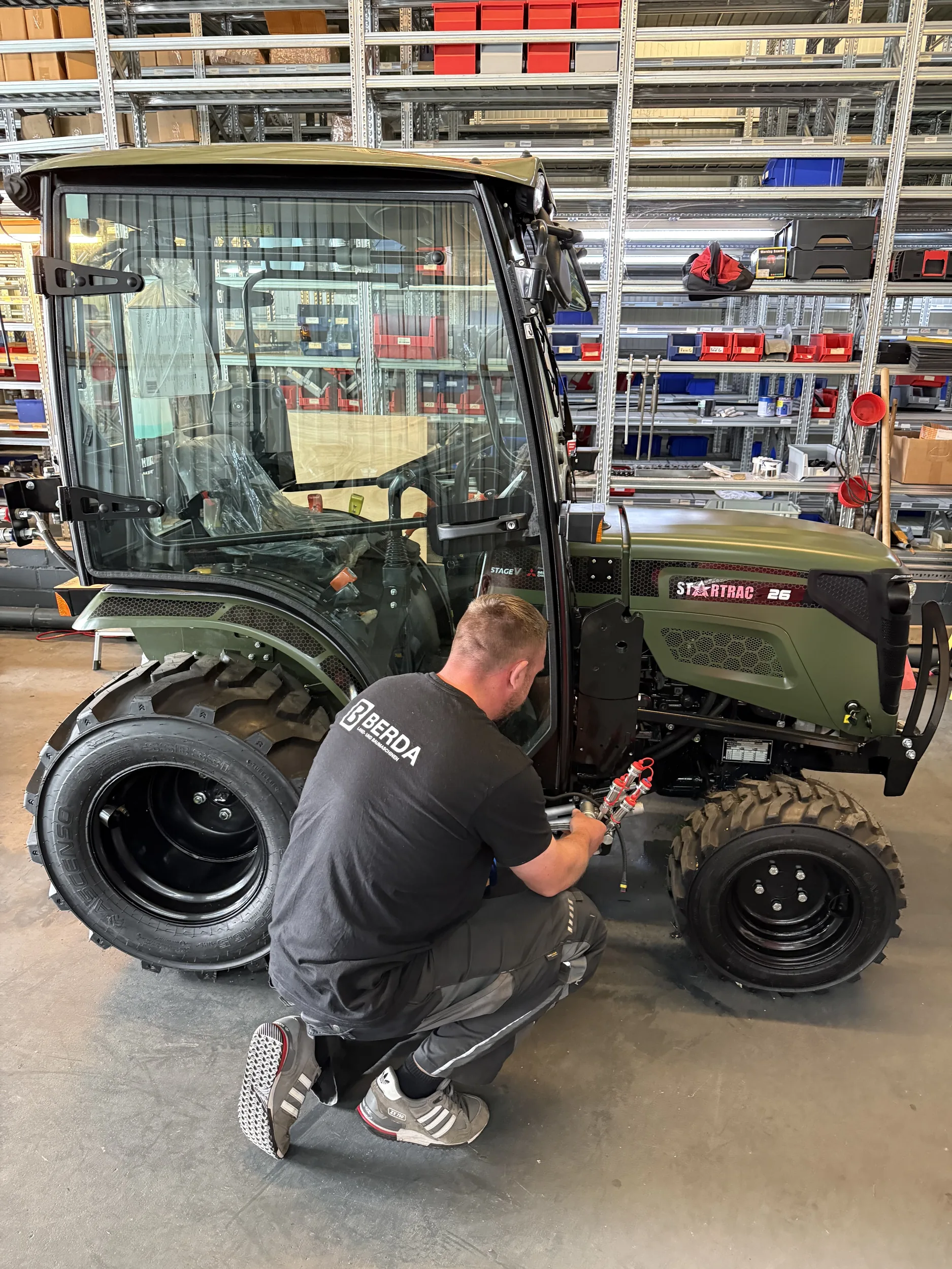 BERDA Alltag - Mechaniker am STARTRAC in der Werkstatt