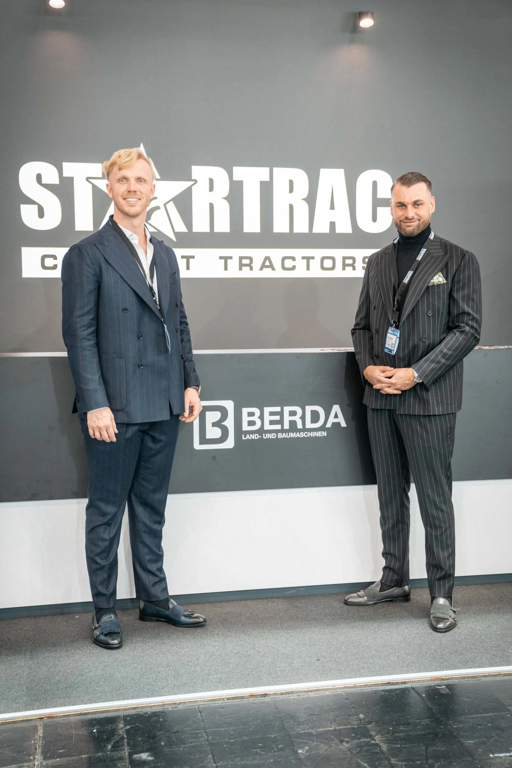 STARTRAC Kompakttraktor im Messeumfeld