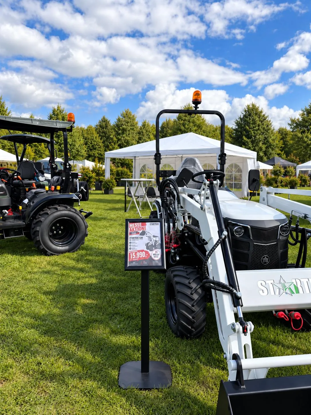 STARTRAC Kleintraktor mit Frontlader auf der MeLa 2026 in Mühlengeez