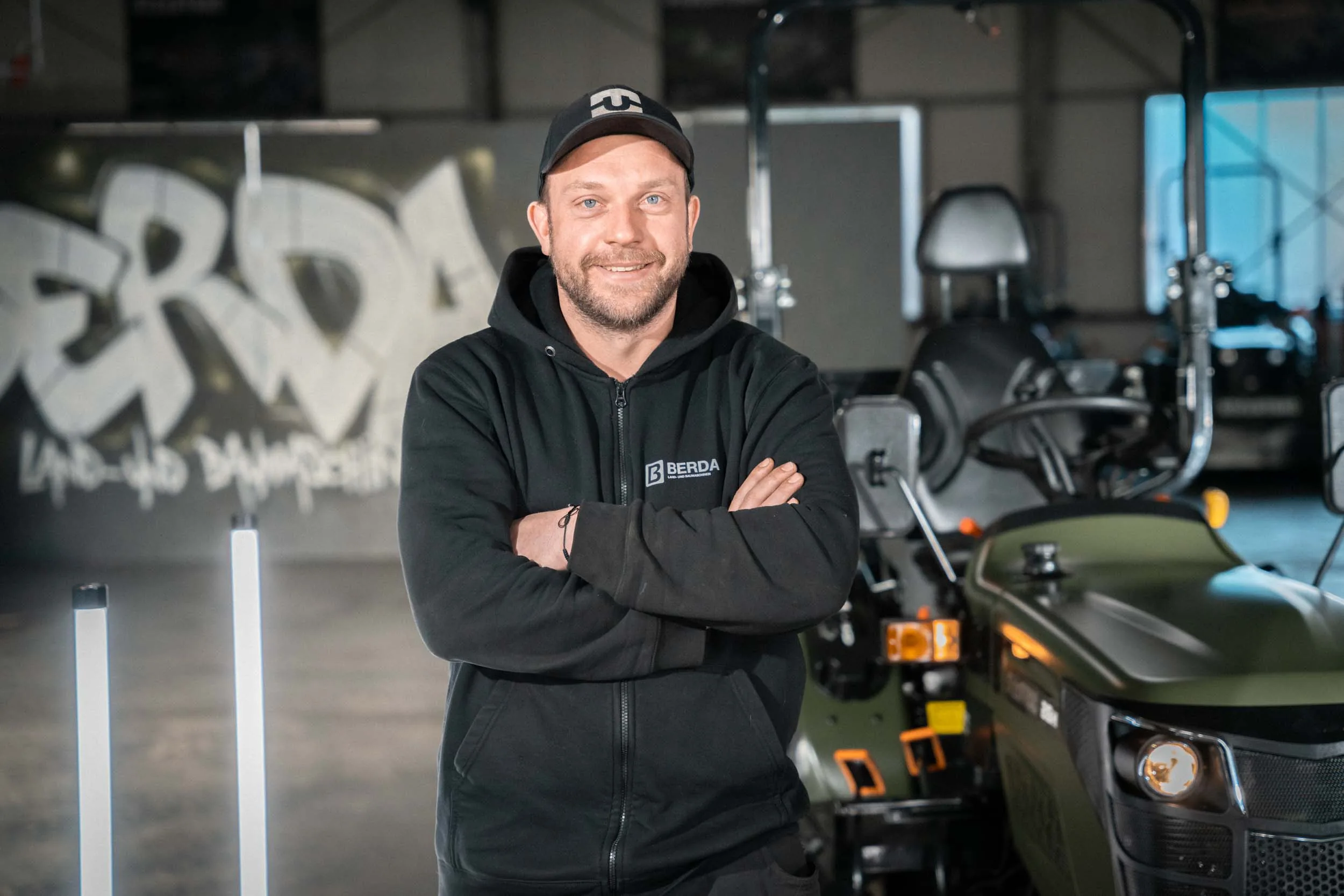 Jannick beim Arbeiten am STARTRAC in der BERDA-Werkstatt