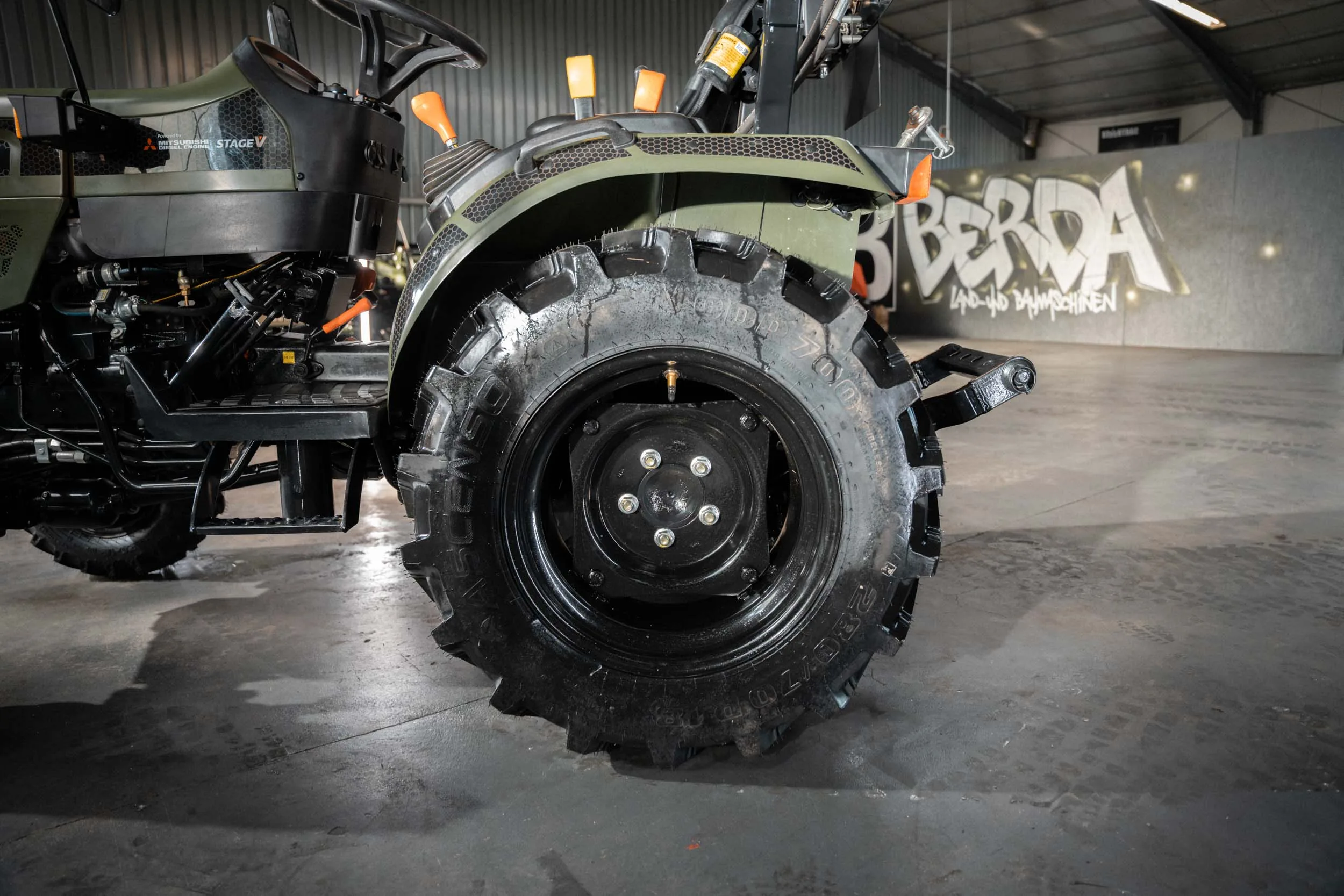 STARTRAC 22 Kompakttraktor - Heckansicht mit Heckhubwerk