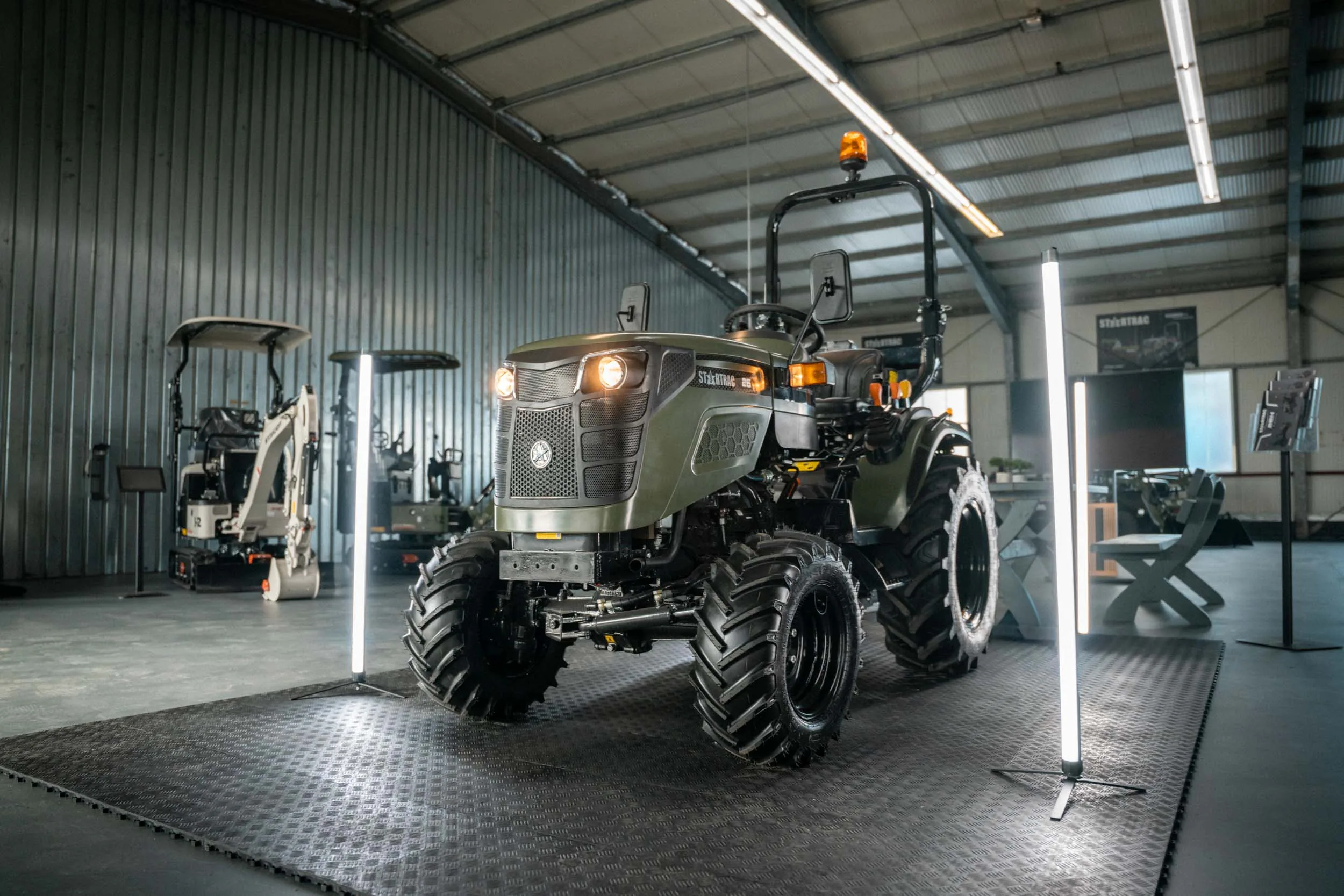 STARTRAC 982i Kompakttraktor - exklusiv über BERDA